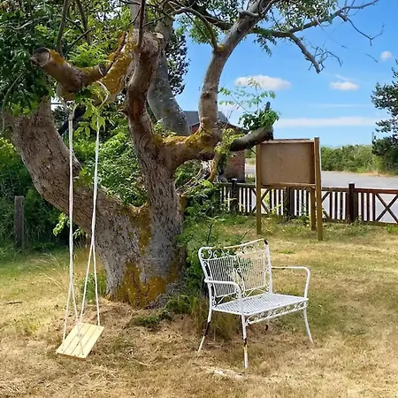 Feriehus Summer Tucked Away In Coastal Area